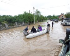 Велика вода на заході України зруйнувала десятки мостів, сотні км автодоріг, підтопила тисячі домівок (фото, відео)