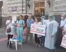 У Києві медсестри вийшли на акцію протесту (відео)