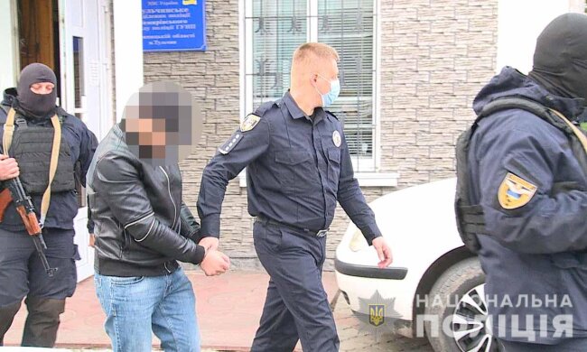 На Вінниччині п’яні напали на виборчком, поліцейський використав зброю (відео)