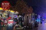 У Києві вночі сталась серйозна ДТП: перекинувся автобус Кишинів–Москва