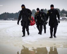 На Київщині тиждень шукають водія затонулого джипа