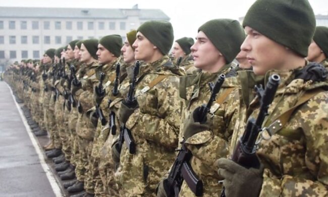 Призов 2020: президент підписав указ про строкову службу з 18 років