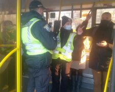 Проїзд тільки для вакцинованих: у Києві поліція перевіряє сертифікати у транспорті