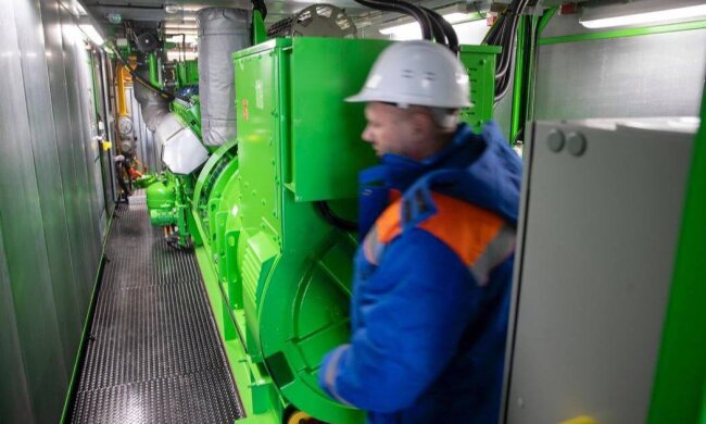 Блекаути не страшні? Київ запустив власні мініелектростанції із броньованим захистом.