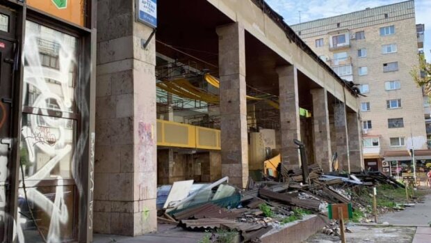 Історичну будівлю в Києві заборонили зносити, але тепер її руйнують інакше