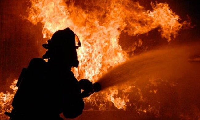В Оболонському районі столиці палає елітна новобудова