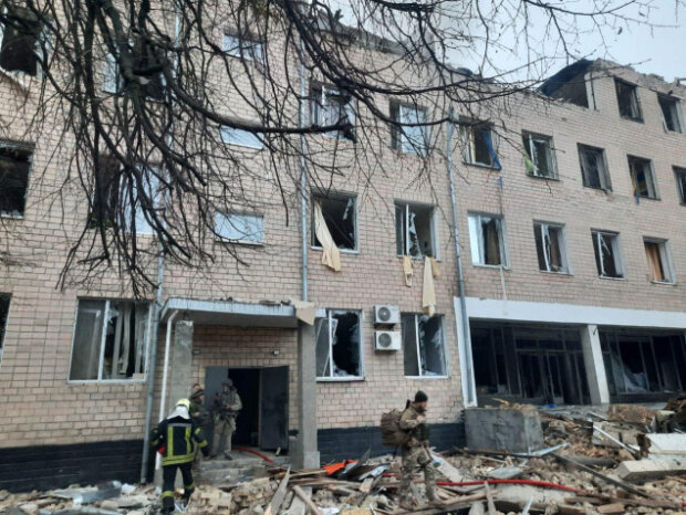 У Києві погасили пожежу у військовій будівлі