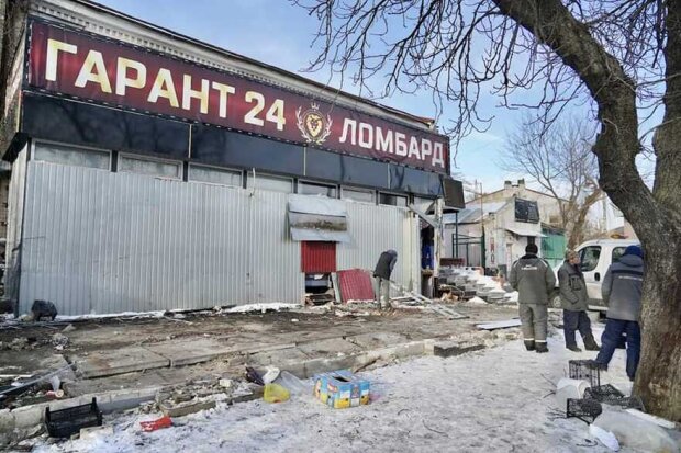 У Києві біля метро “Деміївська” масово знесли МАФи