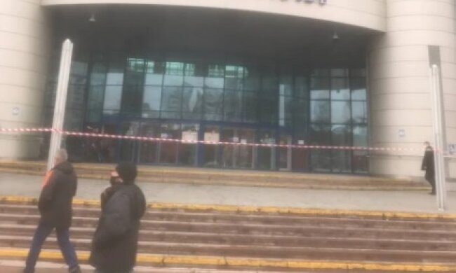 Надійшло повідомлення про замінування Південного вокзалу в Києві