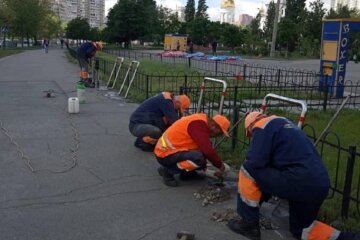 В Дарниці облаштовують велосипедні парковки (фото)