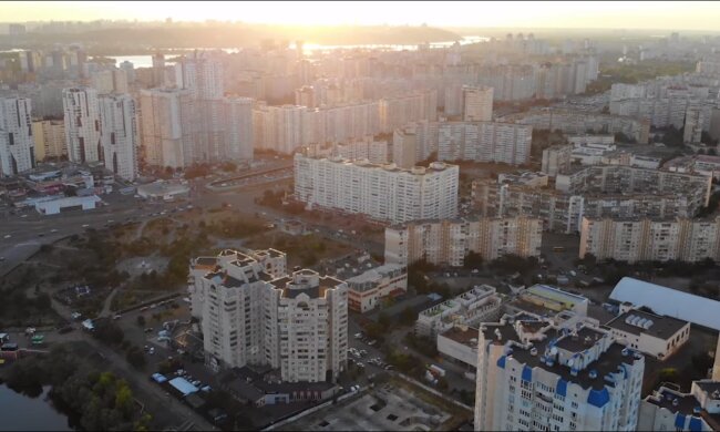 Як виглядають Позняки та Осокорки з висоти пташиного польоту (відео)