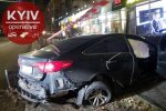 Таксі на шаленій швидкості влетіло в автівку. З’явилося відео нічної ДТП у Києві