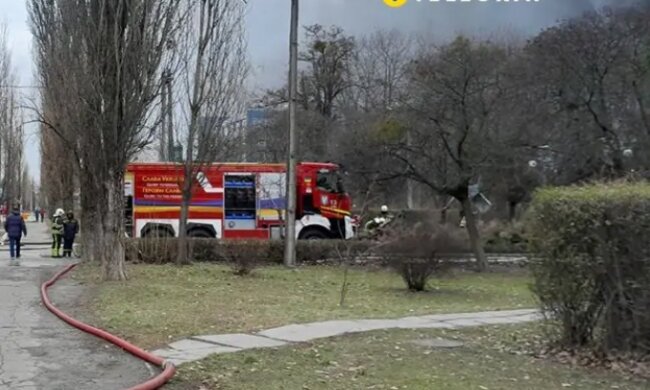 Під ракетний удар потрапило підприємство у Києві