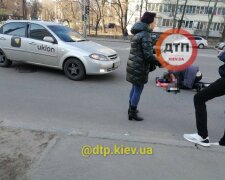 Київський таксист збив дівчину