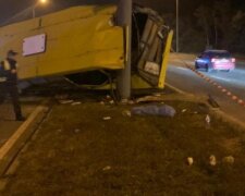 У Києві легковик влетів у маршрутку, шестеро людей постраждали