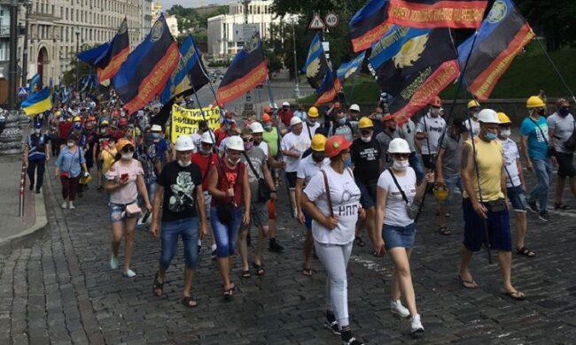 Заборгованість по зарплаті та звільнення Геруса: в Києві мітингують шахтарі (відео)