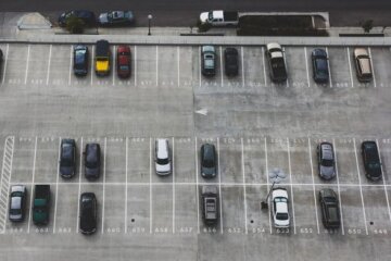 Інспектори парковки почали штрафувати водіїв