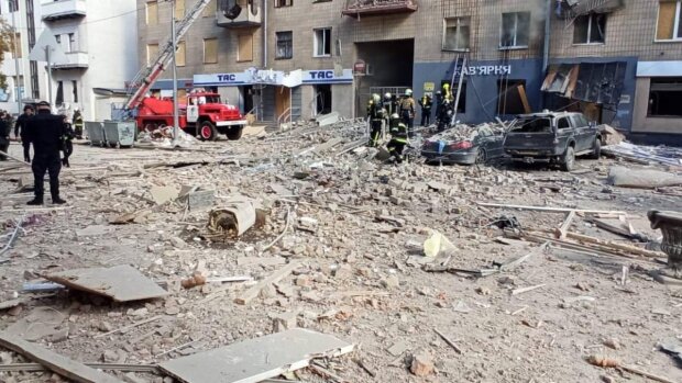 Війська Росії вдарили по центру Харкова – зруйновано багатоквартирний будинок