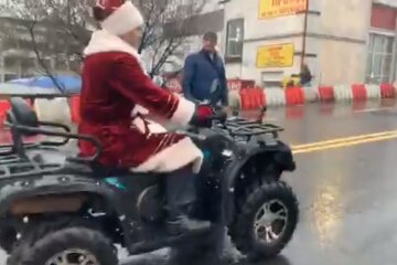 Шулявскьий міст відкрито! Кличко в костюмі Діда Мороза на квадроциклі відкрив рух (відео)