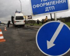 Масова аварія у Києві: на бульварі Дружби народів зіткнулися одразу 9 авто (відео)