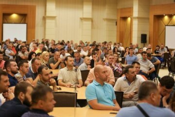 ЗМІ прикинули, у скільки обійдеться навчання для “слуг народу”