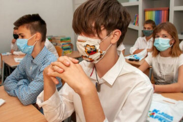 Школи Київської області, де вакцинувалися менше 80% вчителів, закриють на карантин