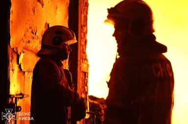 Після удару балістикою по Києву: у Дарницькому районі ліквідували масштабну пожежу
