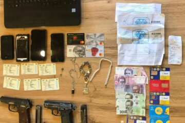 На Київщині діяла банда, до якої входили співробітники поліції та СБУ