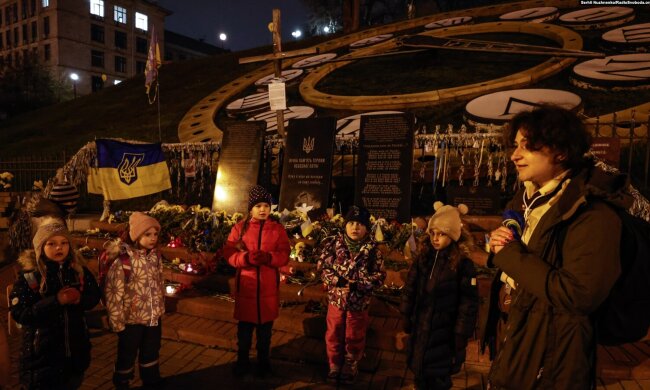 21 листопада ввечері люди зібралися в центрі Києва, щоб згадати початок Революції Гідності
