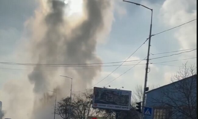 На Сирці з-під землі б’є фонтан гарячої води (відео)