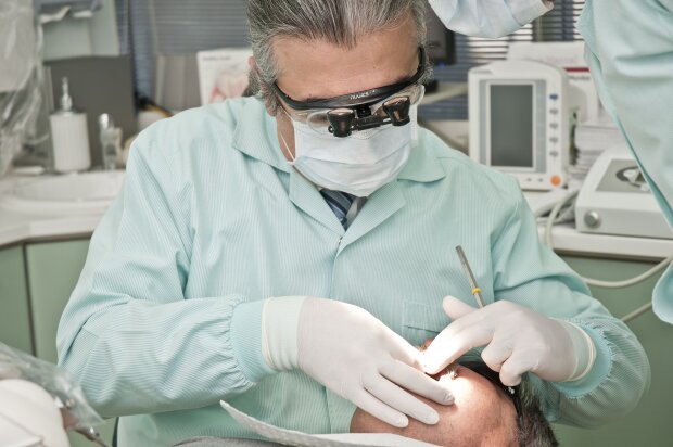 Карантин: в столиці заборонили стоматологічні послуги