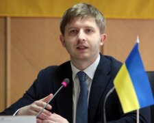 Екс-голову НКРЕКП оголосили в міжнародний розшук