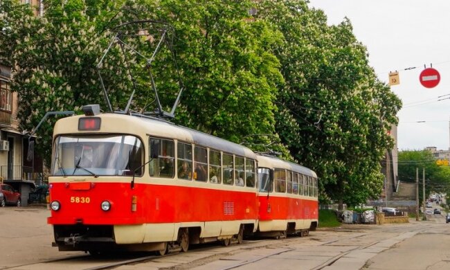 Киянам пропонують прибрати трамваї з Подолу та замінити їх електробусами