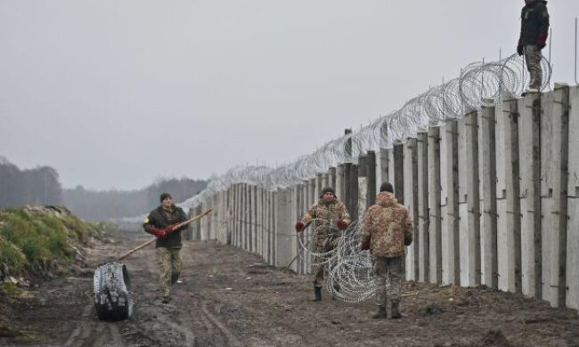 Рів, насип та залізобетонний паркан: Україна будує стіну на кордоні з Білоруссю