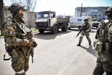 Заборона виїзду, підкуп та примус. Окупанти посилили репресії перед “референдумами”