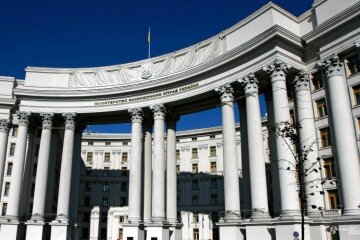 Іран вибухає зсередини: повстанці захоплюють міста. МЗС України видало термінове попередження — як виїхати?