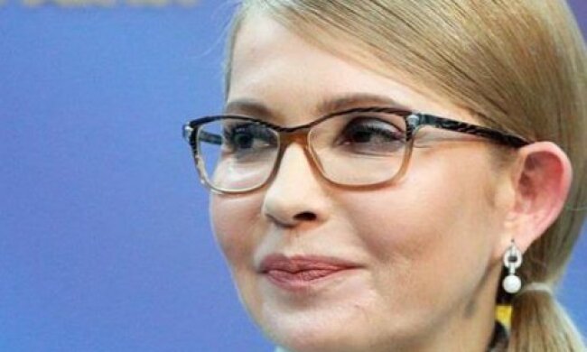 “Батьківщина” обходить партію Порошенка