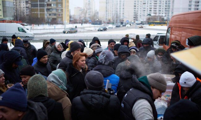 Тепло на Троєщині: як 840 енергетиків рятували район від холоду