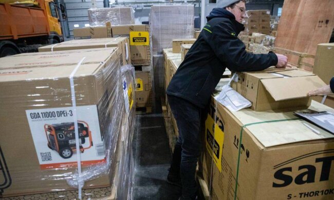 Польська підтримка світла: Київ отримує великі партії генераторів від Варшави