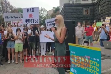 Візьмемо велику дубину і виламаємо двері: Полякова провела мітинг під Кабміном (відео)