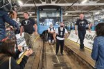У київському метро встановлений новий рекорд з перетягування поїзда вручну