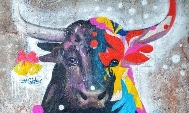 У Києві з’явився новий мурал в честь Року Бика