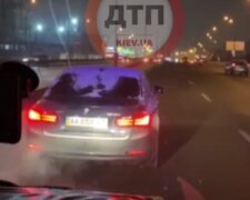 У Києві водій навмисно заблокував карету швидкої з важким хворим (відео)