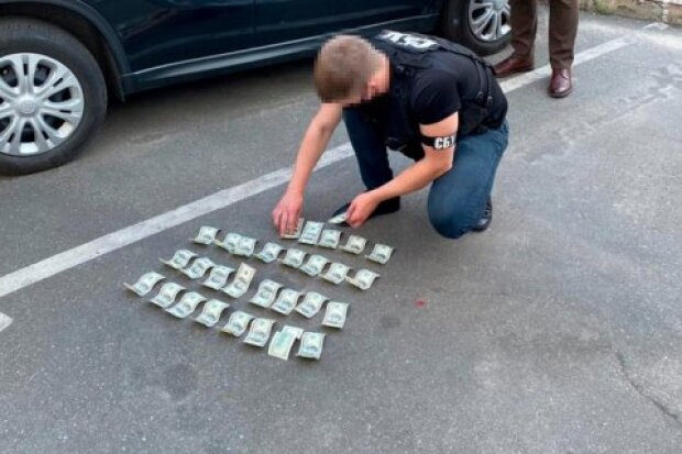 Високопоставлений київський поліцейський попався на хабарі