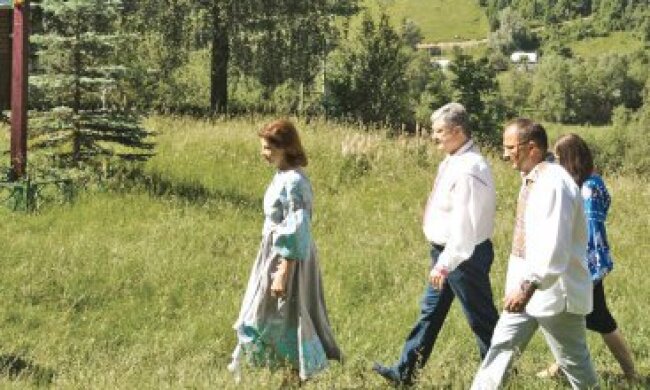Порошенко збудував фундамент. І береться його захищати