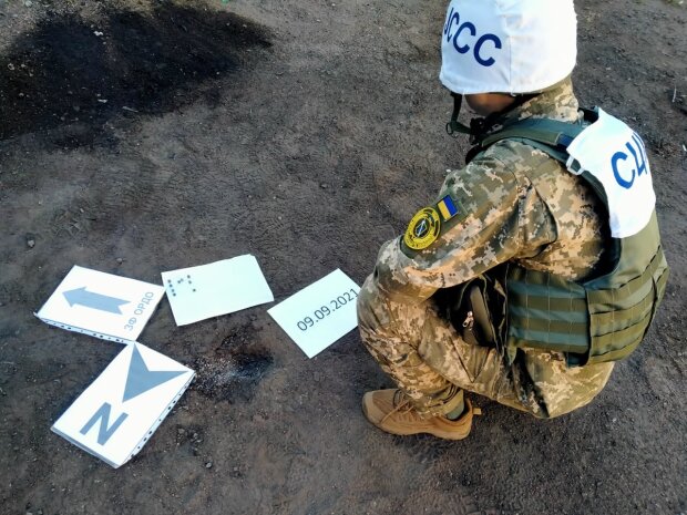 На Донбасі бойовики важко поранили українського військового
