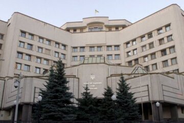 Сьогодні Конституційний суд розгляне законність указу про розпуск ВР