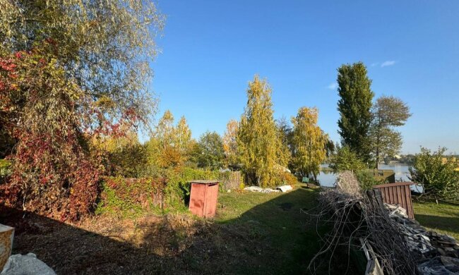 Махінації на березі озера «Заплавне»: киянку судитимуть за захоплення землі та підробку документів