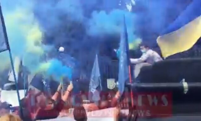 Величезна пробка: мітингувальники перекрили Повітрофлотський проспект (відео)