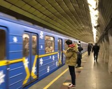 Київ обмежив роботу “червоної” гілки метро